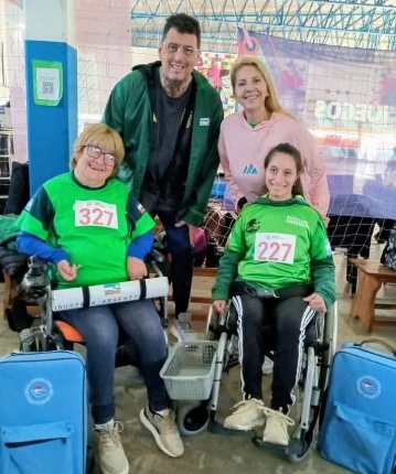 Sandra y equipo en la cancha de boccia